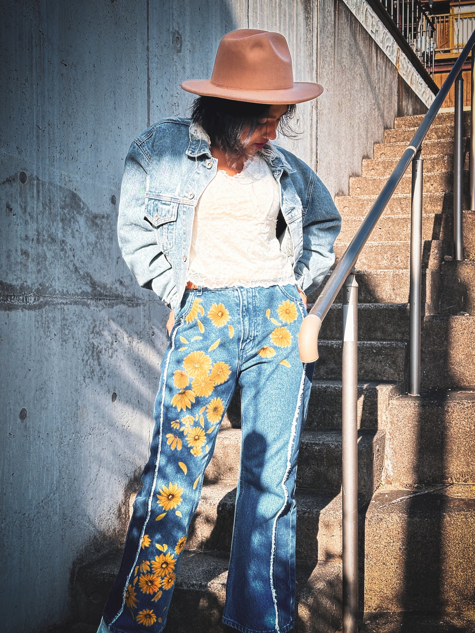 Hand-painted  Women's Flower Denim Jeans, hand painted fabrics, daisy flowers painted denim jeans , flower painted clothes, hand painted denim jeans 